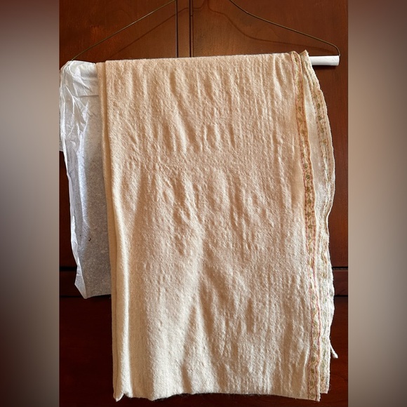 400. Ladies Handmade Embroidered Middle Eastern Pashmina Wool Scarf - Picture 6 of 7